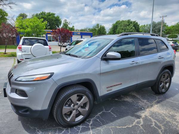 2016 Jeep Cherokee Latitude AWD !! ¡Precio reducido!! - $8,250 (102 e. Nichols Spring Hill ks.)63621942004611121