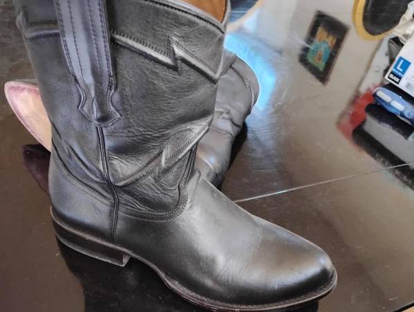 Cuero Western Boots. New 1