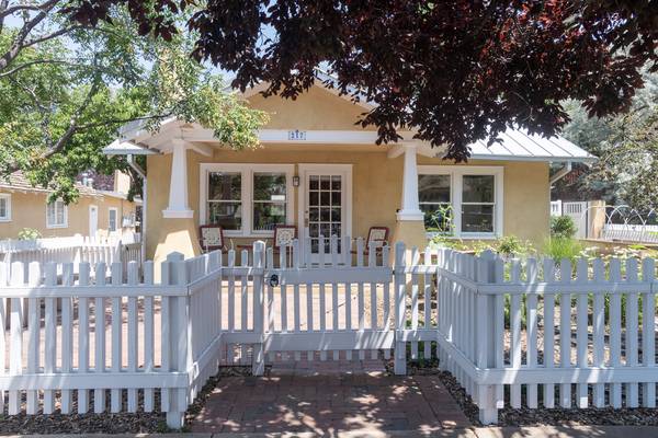 $3,850 / 2br - 1300ft2 - Downtown bungalow is perfectly located for all things Santa Fe! (Plaza Area/South Capitol)63659781477123121