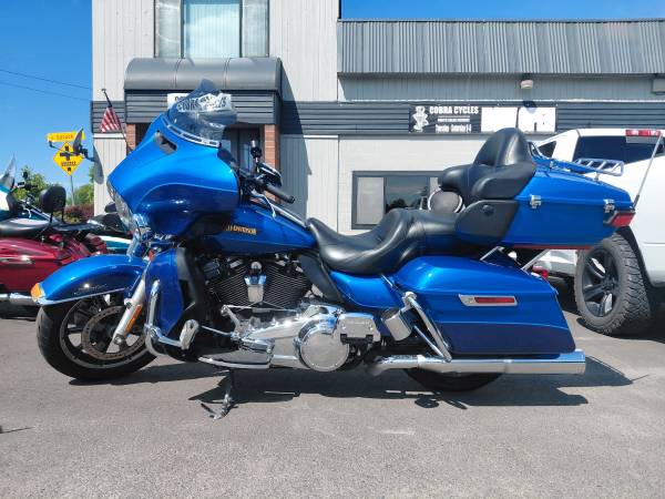 2017 Harley-Davidson FLHTK Ultra Limited – Bonneville Blue 1