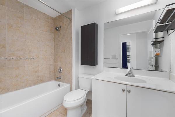 $2,395 / 2br - 850ft2 - 2/2 Immediate move in! Easy approval. (Edgewater DOWNTOWN)64051004829955123