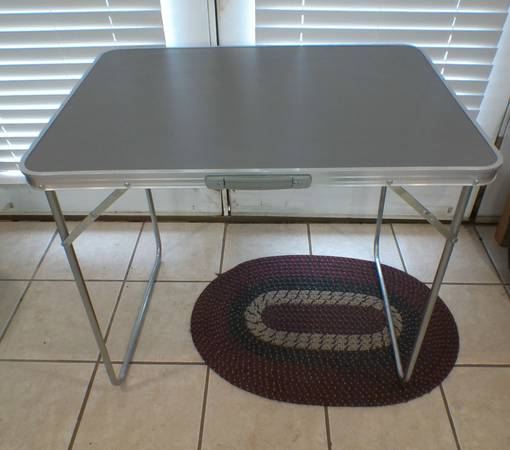 Lightweight Folding Table 1