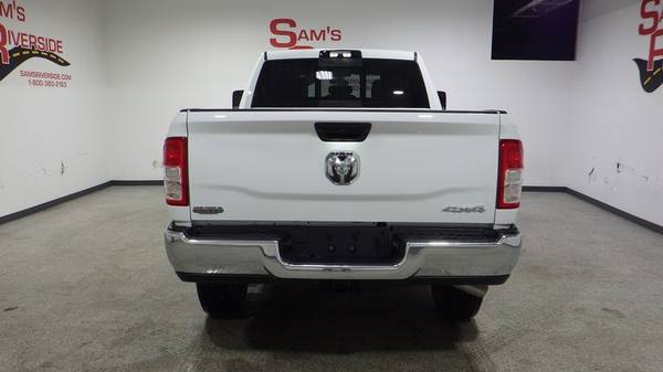 2024 RAM 2500 TRADESMAN CREW CAB 4X4 - $37,900 (SAM'S RIVERSIDE DES MOINES, IA)63613817586051124