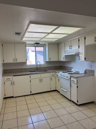 $1,150 / 2br - 620ft2 - Available NOW 2bd/1bath Apartment (720 N. Bridge St.  #C Visalia CA)63809864746243120