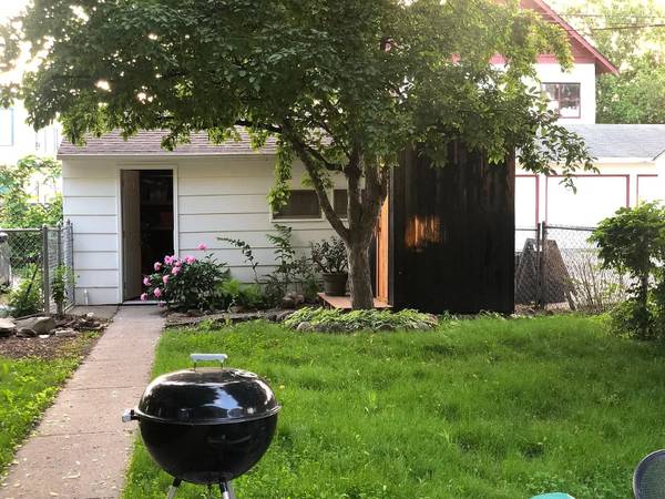 $800 / 2br - 926ft2 - Your own charming home with beautiful SAUNA! Walk to parks and the riv63797857660289121