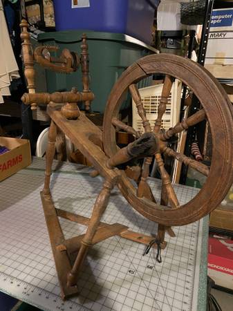 SMALL SPINNING WHEEL 1