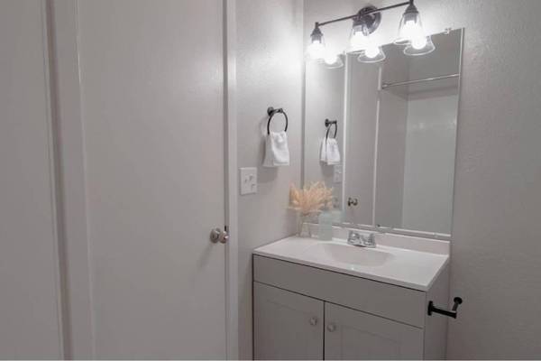 $1,125 / 1br - 366ft2 - A/C Wall Units, Open Floor Plans, Laundry Facility, Baseboard Heaters63794993431937124