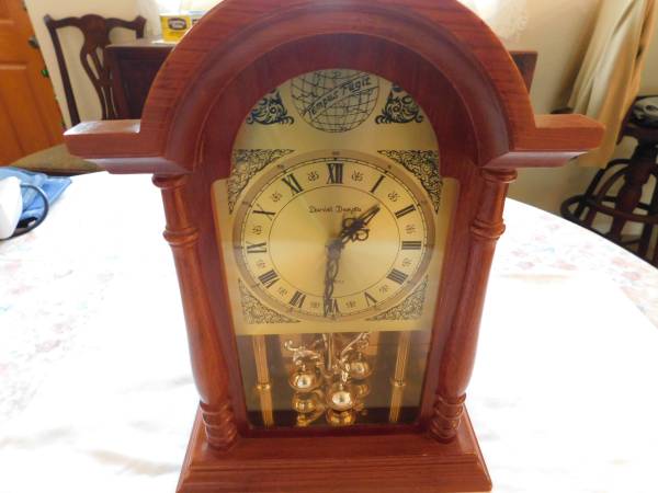Daniel Dakota quartz clock awesome 1