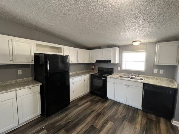 $1,409 / 3br - Discover Your New 3 Bed, 2 Bath Home Today! (Village Park)64027440620546123