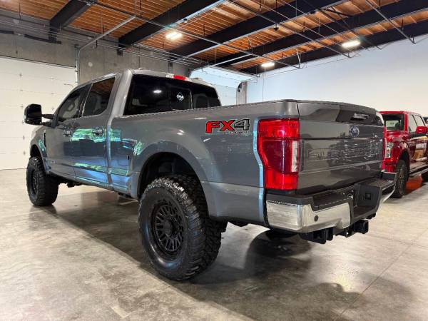 Camioneta Ford F-350 Super Duty Diesel 4x4 4WD F350 2022 Lariat  Cabina Crew de 4 puertas - $59,900 (Platinum Motors Corp)63622801929987121