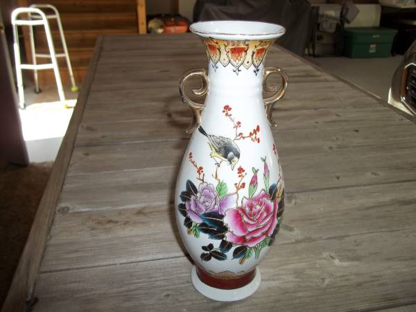 Vintage Lingnan Chinese Vase 1