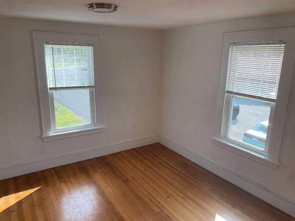 $2,890 / 3br - 1600ft2 - Beautiful Riverfront 3 br + - walk to train (Milford)63788783948419122