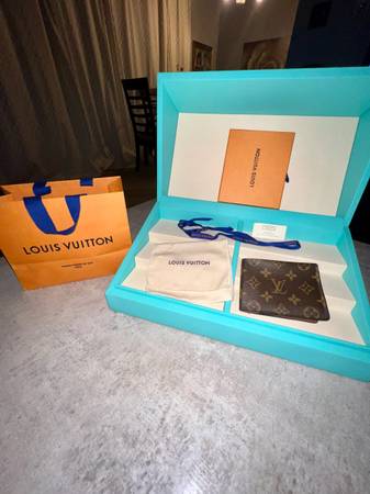 Authentic Louis Vuitton wallet men’s bifold 1