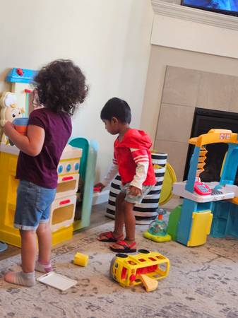 Limpio, seguro, divertido, cuidado de niños con experiencia (Orchards/Vancouver)63895842295170122