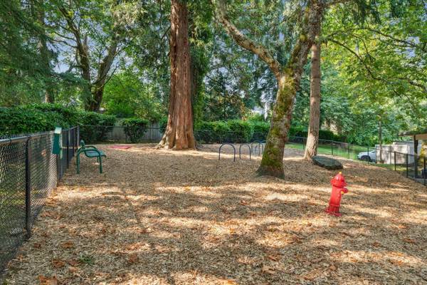 $2,473 / 2br - 968ft2 - 2/BD 2/BA, Situated in Redmond!, Private Patio/Balcony (7001 Old Redmond Rd, Redmond, WA)63850641960193124