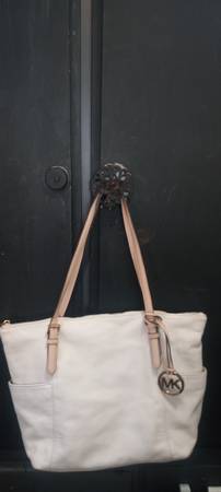 Michael Kors Jet Set Tote 1