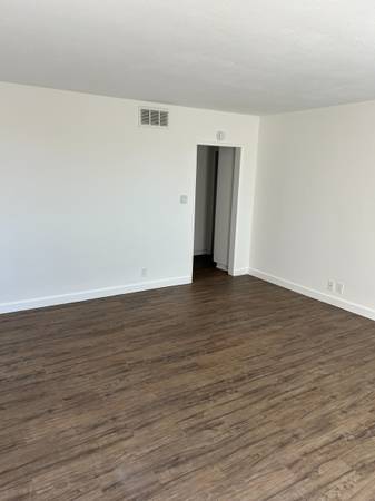 $3,925 / 2br - 1100ft2 - OCEAN VIEWS - Downstairs 2+1 with Patio (Oxnard)63981243786498122