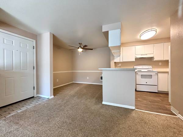 $1,375 / 1br - 750ft2 - This 1 bedroom Could Be Your New Home! (SE 90th and SE Causey)63831398483585123