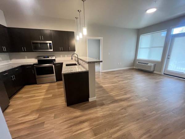 $2,028 / 2br - 965ft2 - Near Everywhere You Want To Be - The Elwood in Happy Valley!63672600764035120