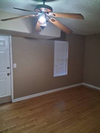 PRIVATE BASEMENT APARTMENT (UTILITIES INCLUDED) 1