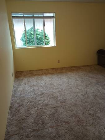 Master bedroom with private bath, $950+ $100 Utilities for a Lady 1