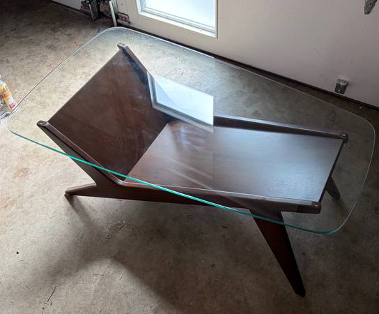 Solid wood and glass coffee table 1