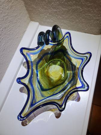 Vintage Blown Glass Decorative Display Bowl 1