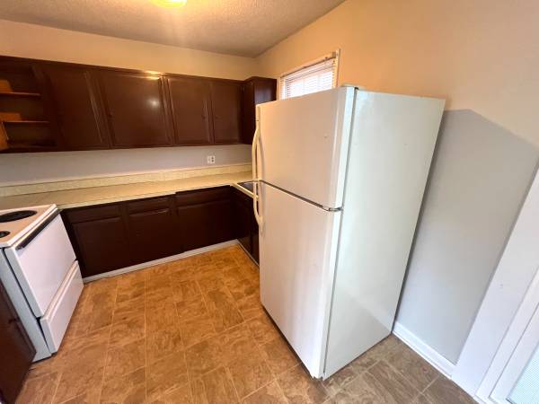 $775 / 2br - 2 Bedroom 1 Bath Downstairs at Park Apt #11 (505 Park Street)63897186373251122