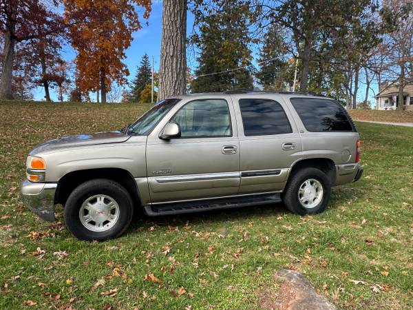 2002 GMC Yukon SLT 1