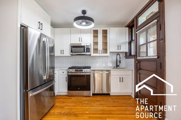 $1,600 HUGE Renovated Logan Square/Avondale Studio! (Avondale)64041644291970120
