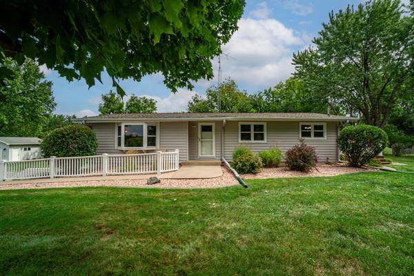 $349,900 / 2208ft2 - ¡LISTADO EN CEDAR FALLS! MLS#1595221 (N7012 560th St, Menomonie, WI)63845959165187120