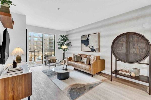 $2,635 / 2br - 1067ft2 - Sublease at Metro 19 Luxury Apartments w/ Pool & Fitness Center (Roselle)63960014592387121