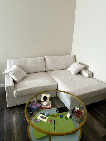 Couch, barely used & washable cushion covers
