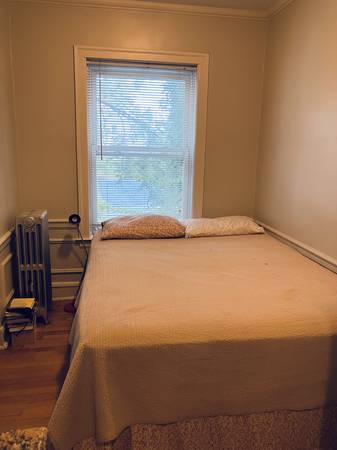 $1,750 / 500ft2 - Uptown Sublet January - May; includes furniture + utilities (Uptown)63898856770563122