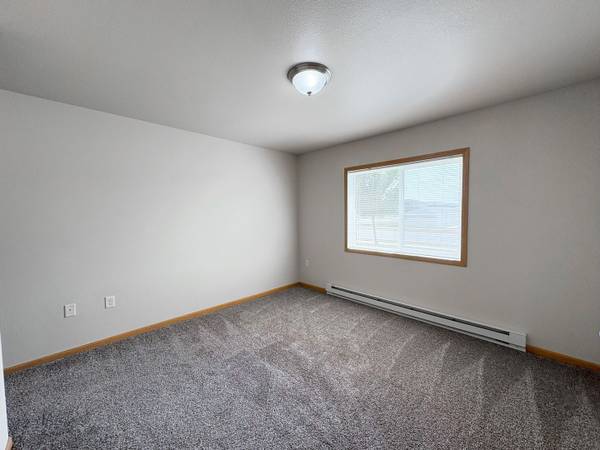 $1,125 / 2br - 1057ft2 - Air Conditioning, In-Unit Laundry, 2BD 2BA (3414 21st Ave NW, Minot, ND)63693360577539124