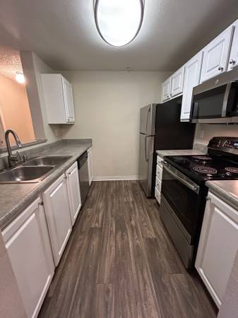 $2,095 / 2br - 839ft2 - Renovated 2 Bed/1 Bath ▪ W/D In unit (Auburn)63929302146691123
