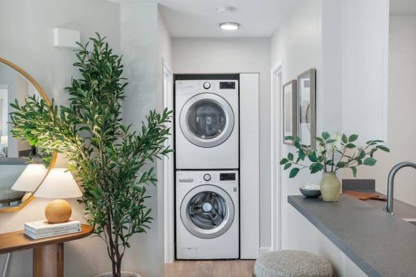 $2,477 / 1br - 640ft2 - Dishwasher, Online Payments Accepted, 1/BD 1/BA (13656 Hilleary Pl, Poway, CA)64037218106753124