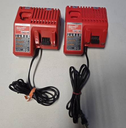 Cargador de baterías multi-voltaje Milwaukee M12 y M18, 48-59-1812. - $20 (San José)63471453588737120