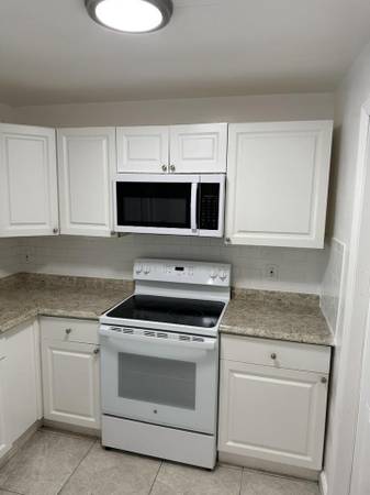 $1,850 / 2br - 2 HABITACIONES con BALCÓN Y PRIMER MES GRATIS (Pompano Beach)63825137396225123