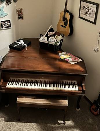 Baby Grand Piano Free 1