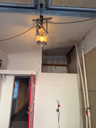 $1,600 / 600ft2 - Office& warehouse climate controlled off of  Coleman Blvd (OLd Village Area)64016107291011123