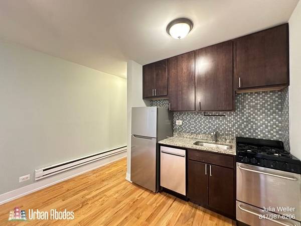 $1,695 / 1br - 600ft2 - $300 OFF FIRST MONTH'S RENT! Immaculate 1 Bedroom, 1 Bath in Lakeview (Lakeview)64041646617730124