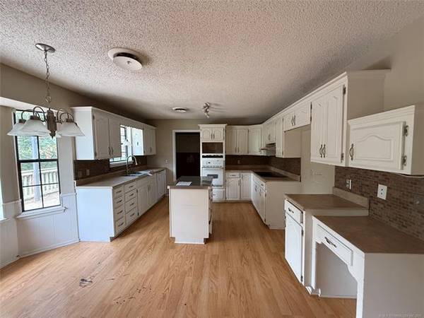 $257,000 / 5br - 4648ft2 - New on the Market! Make Offer! (Sapulpa)63806193474563124
