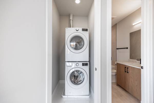 $3,450 / 3br - 1400ft2 - NEW CONSTRUCTION IN THE HEART OF THE MEDICAL DISTRICT ! :) (Medical District)64148808804353123