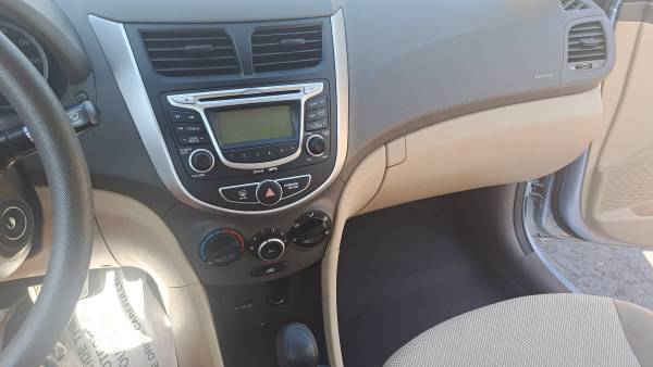 2012 Hyundai Accent 4 cilindros automático, 112.000 millas - $4.900 (Webster, NY)63442753188739121