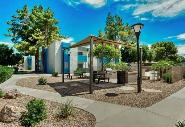 $1,325 / 2br - 860ft2 - Rare Find! Spacious 2 BR, Full-Size Laundry, BBQ & Courtyard Fun (Mesa, AZ)64024821995650122