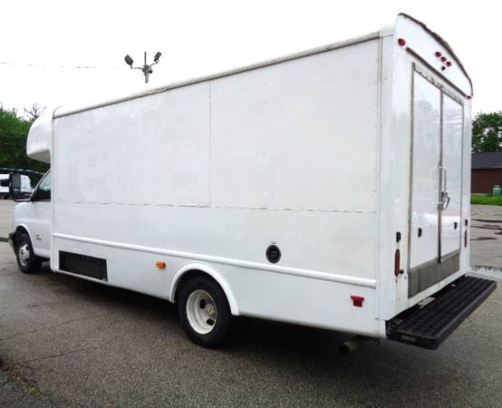 2019 Chevy Chevrolet Express 4500 Furgón de carga, pocos kilómetros, único dueño, doble eje - $24,990 (Hampton NH RT1)63496990437633124