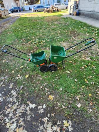 Lawn Seed Spreaders 1