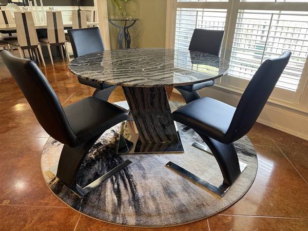 Dinette Table and Chairs 1