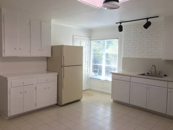 $2,450 / 1br - Large! 1BR/1BA Flat! Decorative Fireplace! Parking! Yard! -PROGRESSIVE (larkspur)63940543824770122